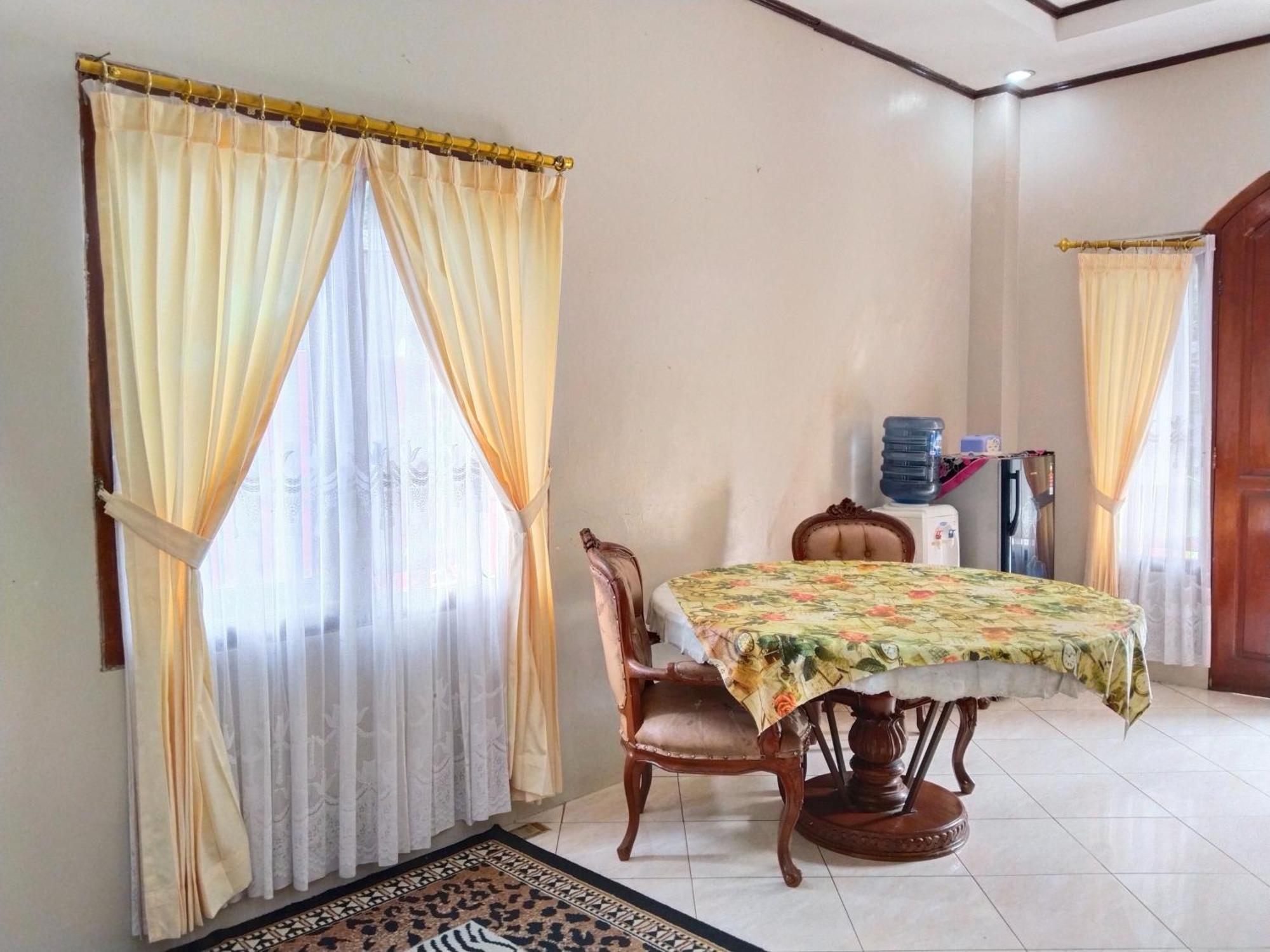 Villa Yustisia Curug 7 Cilember Cisarua Exterior foto