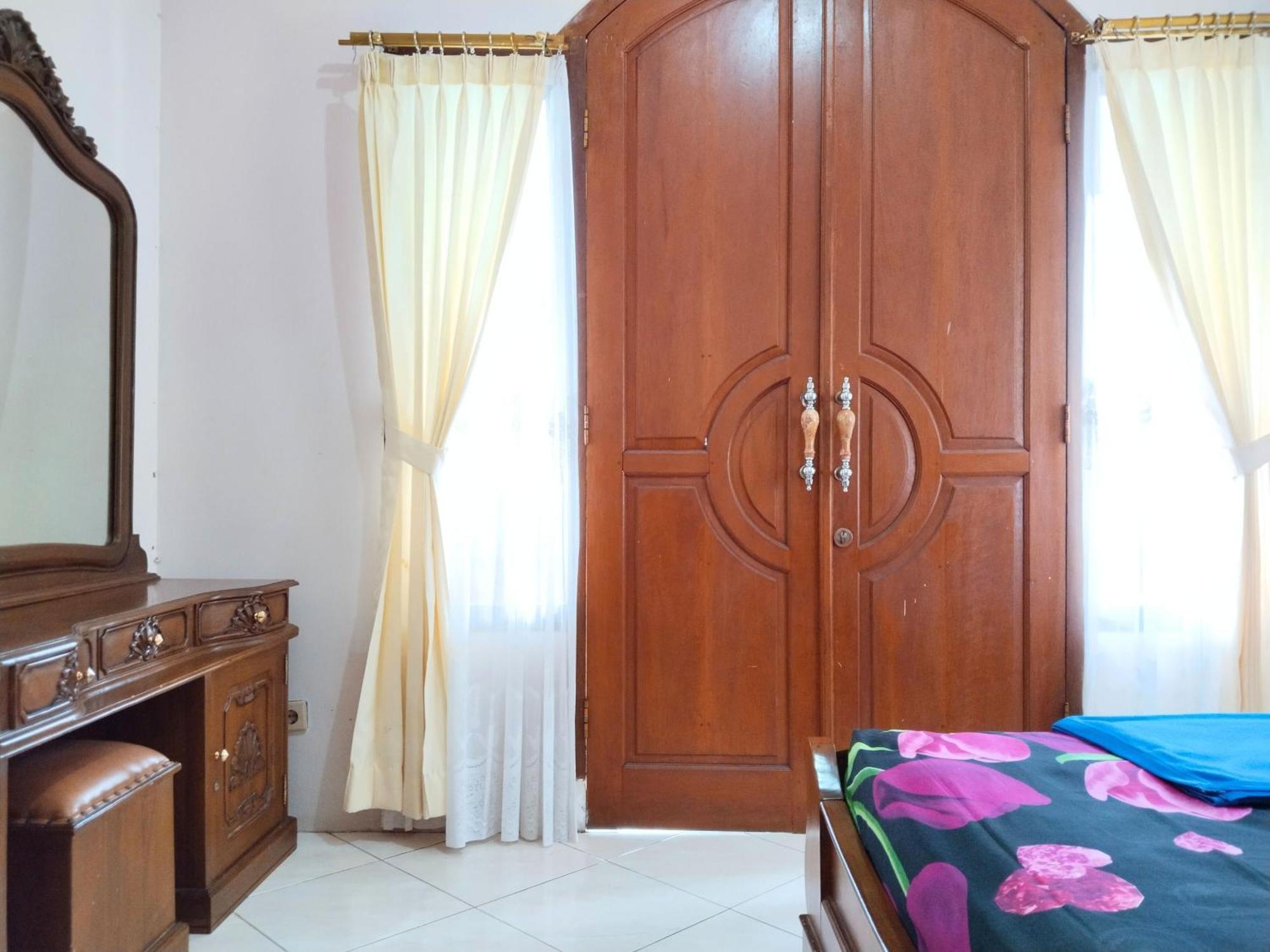 Villa Yustisia Curug 7 Cilember Cisarua Exterior foto