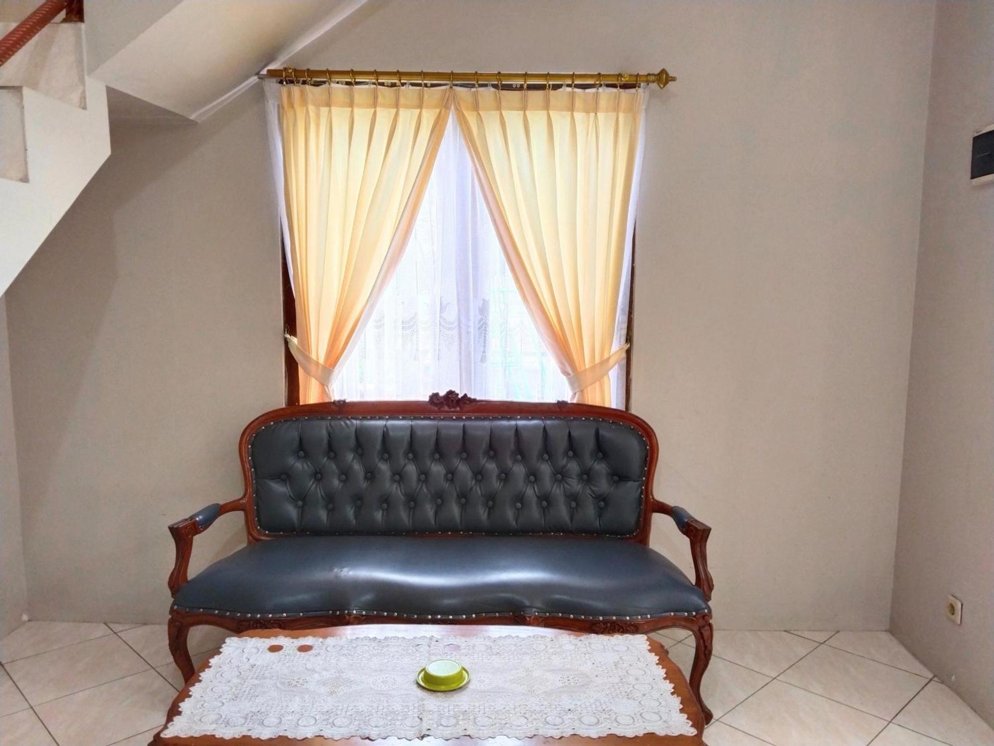 Villa Yustisia Curug 7 Cilember Cisarua Exterior foto