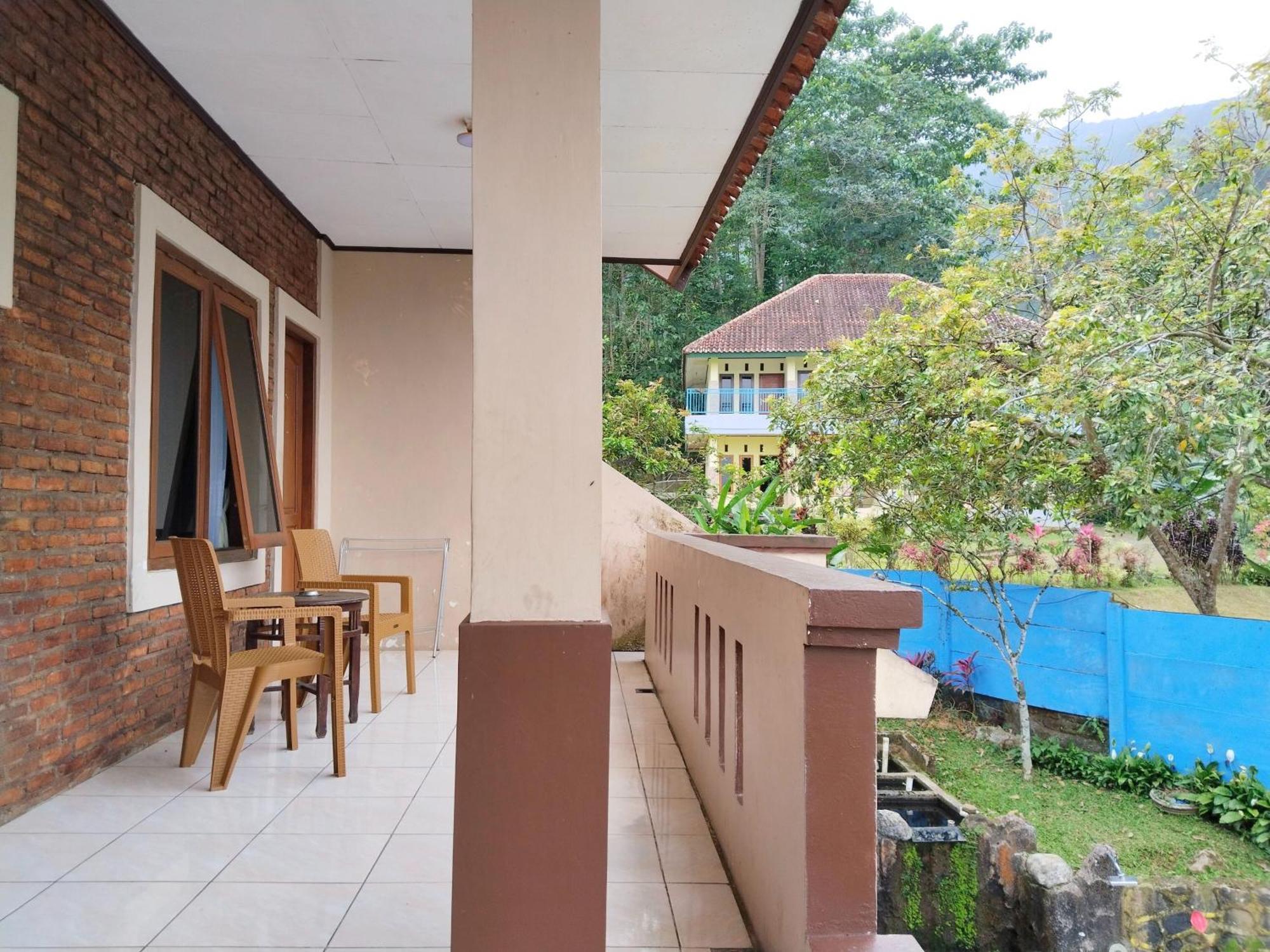 Villa Yustisia Curug 7 Cilember Cisarua Exterior foto