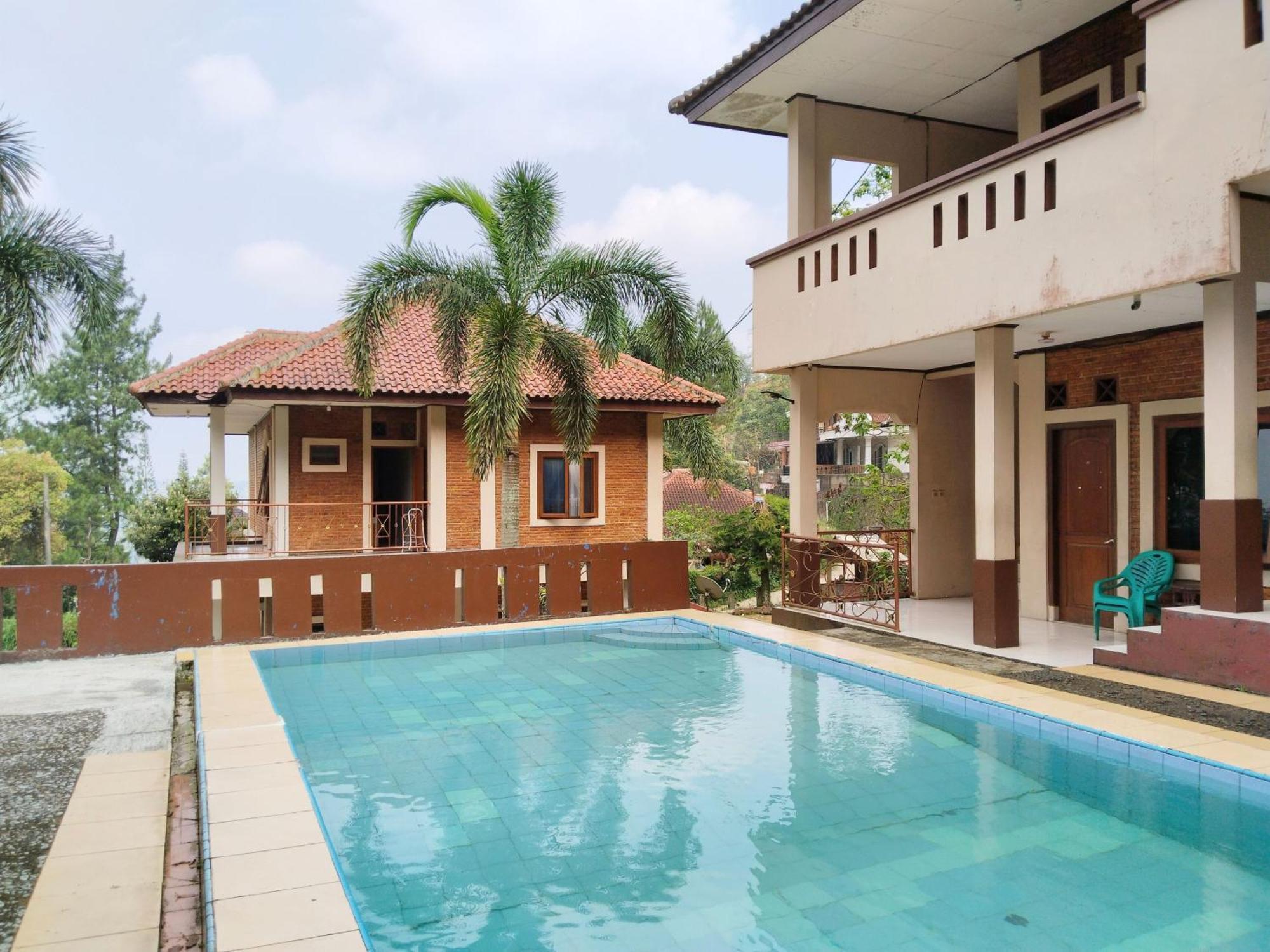 Villa Yustisia Curug 7 Cilember Cisarua Exterior foto