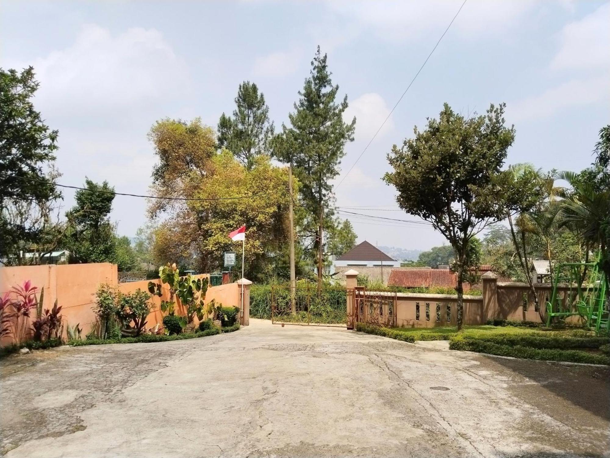 Villa Yustisia Curug 7 Cilember Cisarua Exterior foto