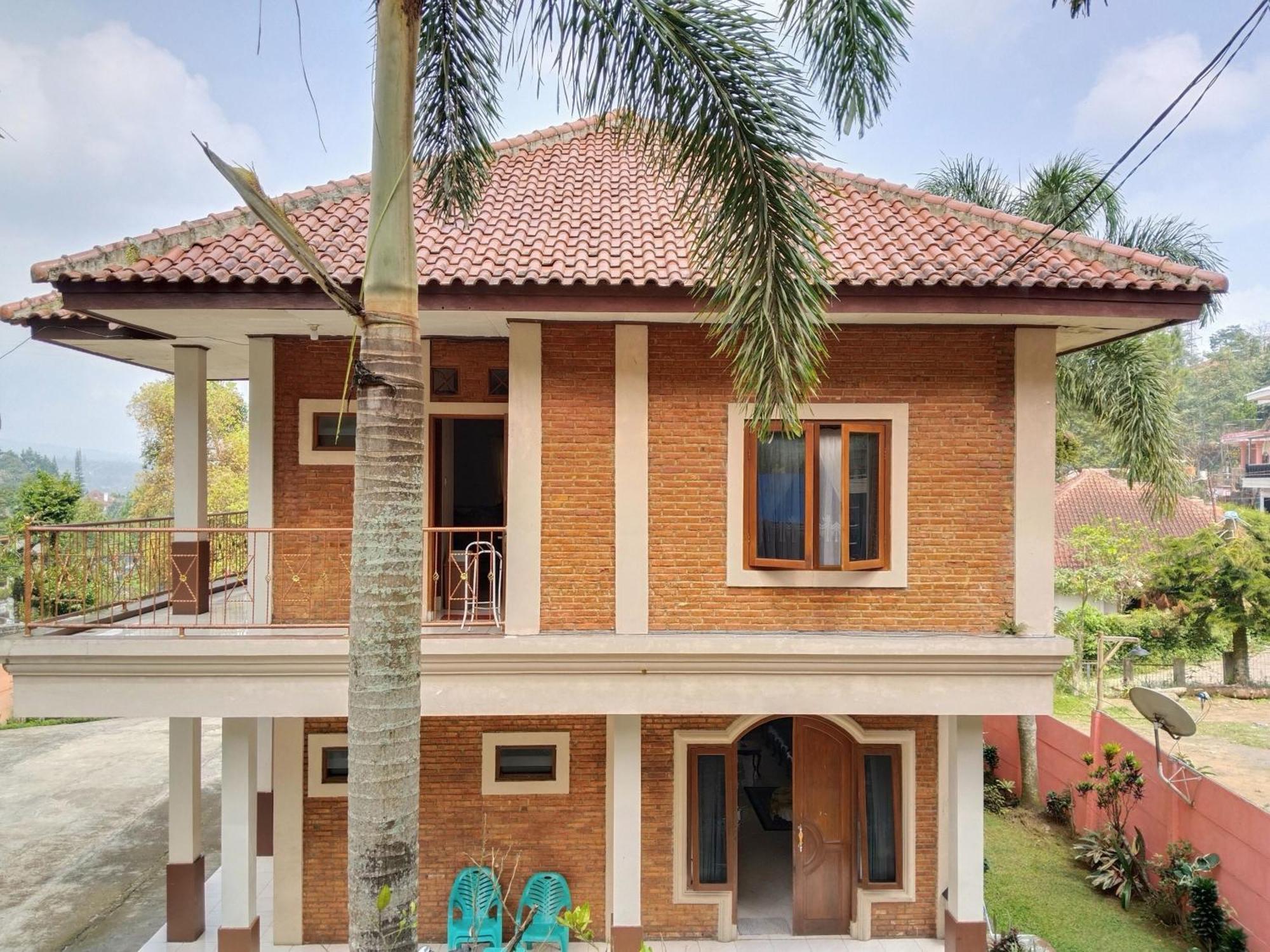 Villa Yustisia Curug 7 Cilember Cisarua Exterior foto