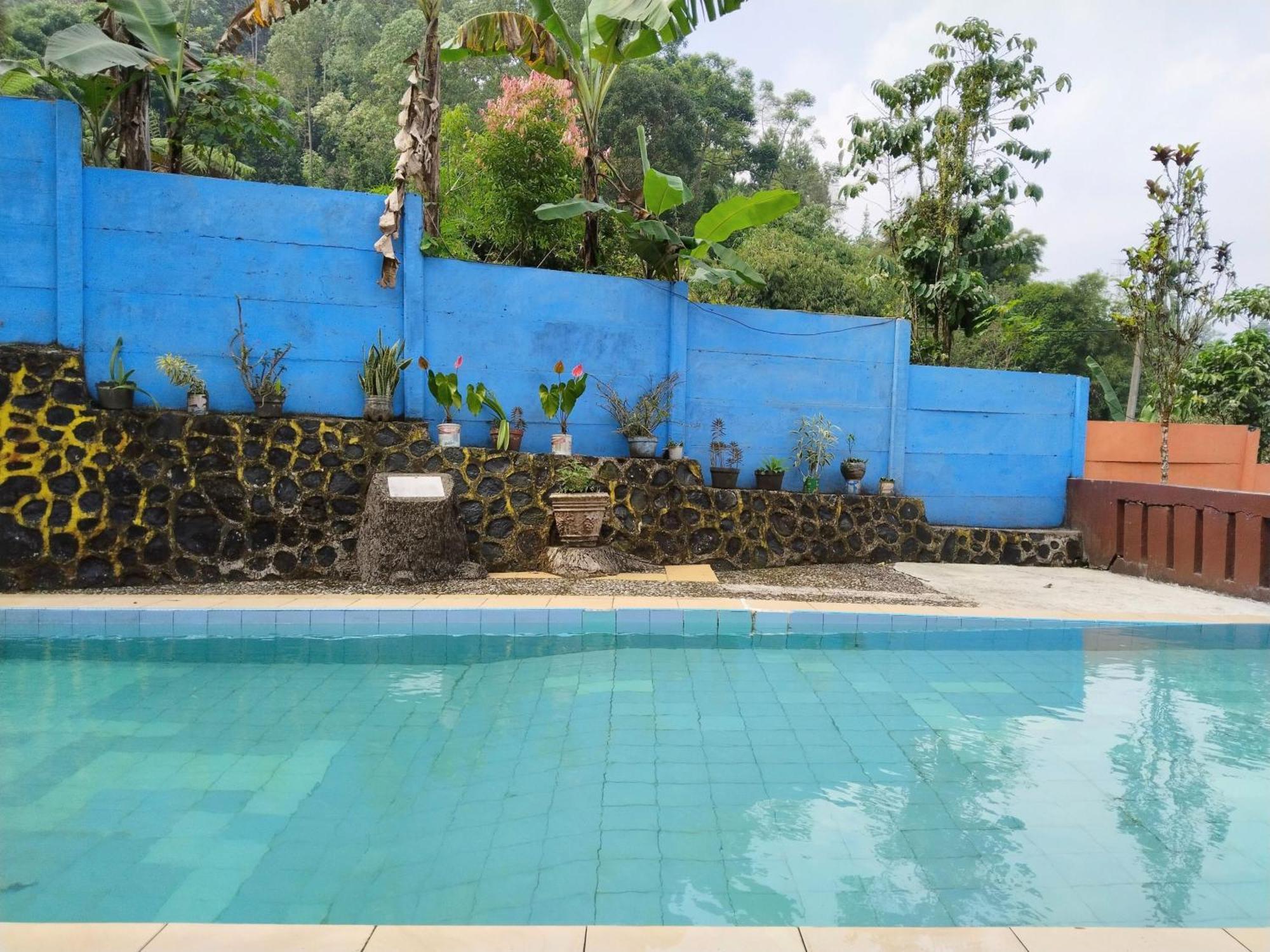 Villa Yustisia Curug 7 Cilember Cisarua Exterior foto
