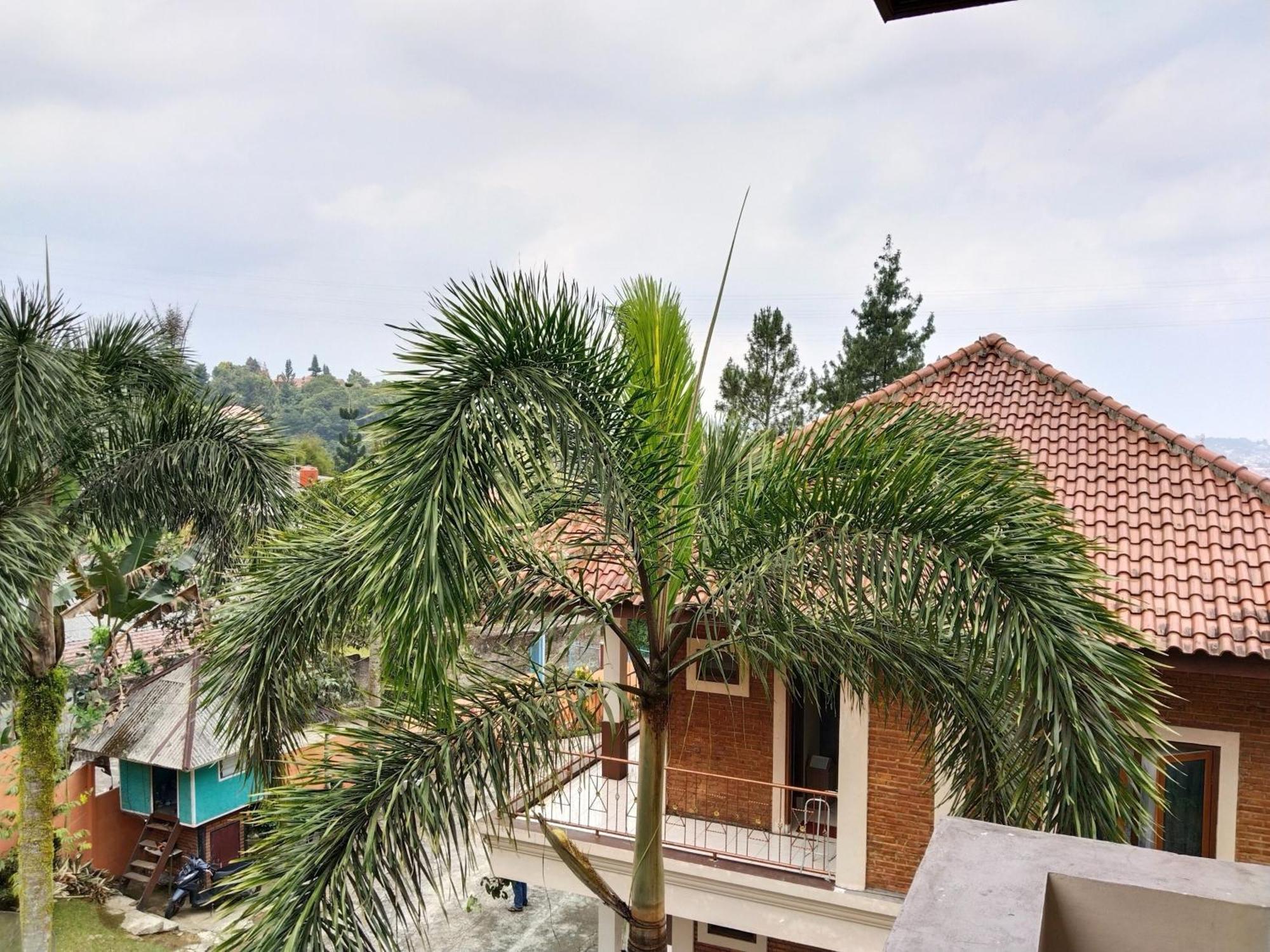 Villa Yustisia Curug 7 Cilember Cisarua Exterior foto
